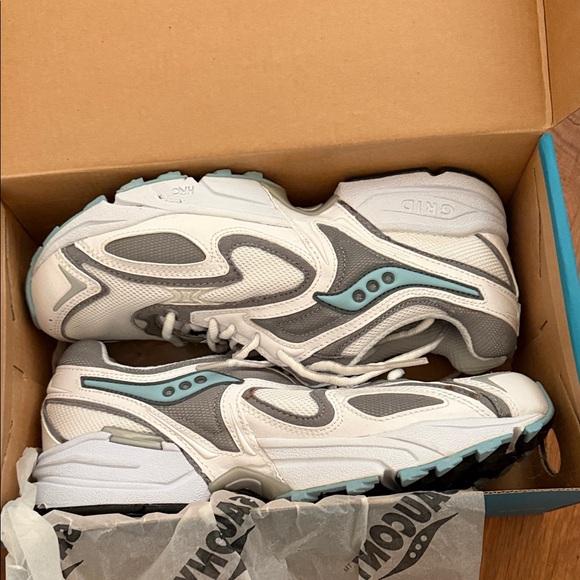 Saucony Women' White and Gray Sneakers - Picture 3 of 6